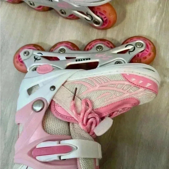 XMBT Girls Small Size 31-34 Inline‎ Skates Rollerblades Adjustable Size 5-8 Year - Picture 3 of 5